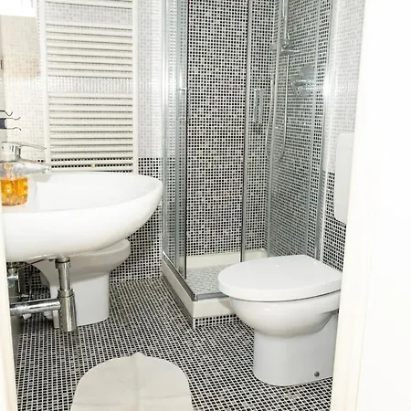 Vibes By E-roi Rent - Piazza Castello E Giardini Reali Apartman *